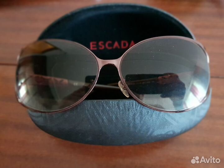 Женские солнцезащитные очки Escada