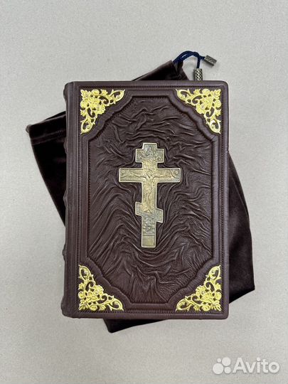 Библия с крестом (кожаная книга в мешочке)