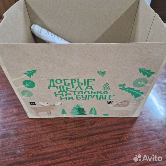 Коробка с банками