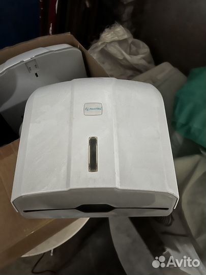 Диспенсеры для бумажных полотенец и туалетной бума