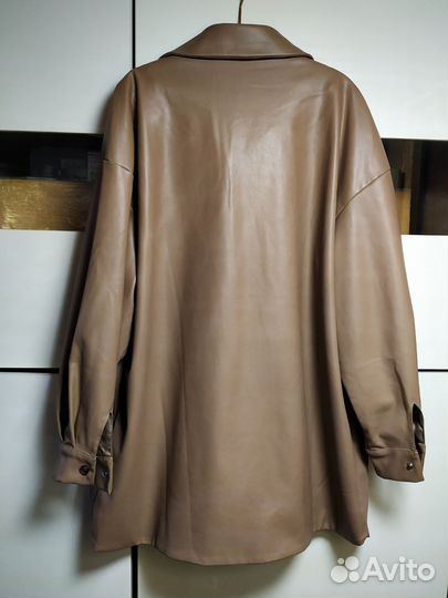 Свободная куртка-рубашка из эко-кожи