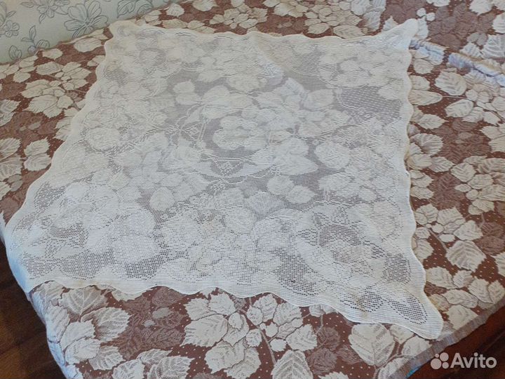 Скатерть,покрыволо вязаные