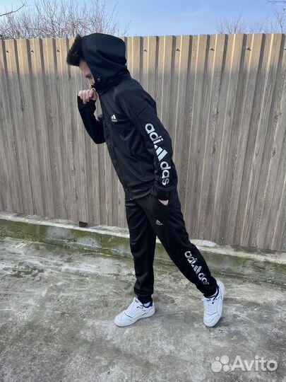 Спортивный костюм adidas