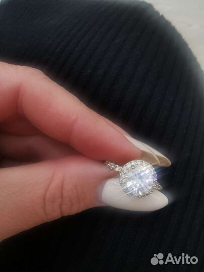 Кольцо с камнями