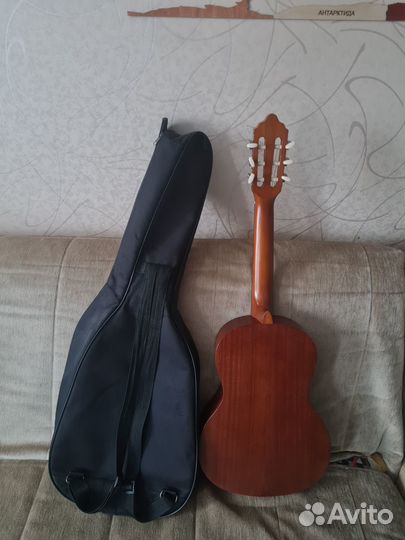 Классическая гитара Valencia 1/2 с чехлом