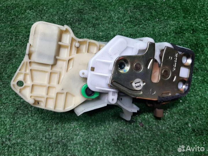 Замок двери передней правой Honda Jazz 2004