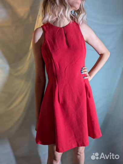 Красное платье