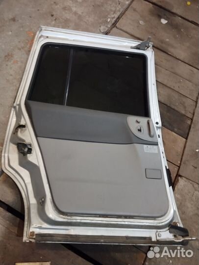 Двери nissan liberty