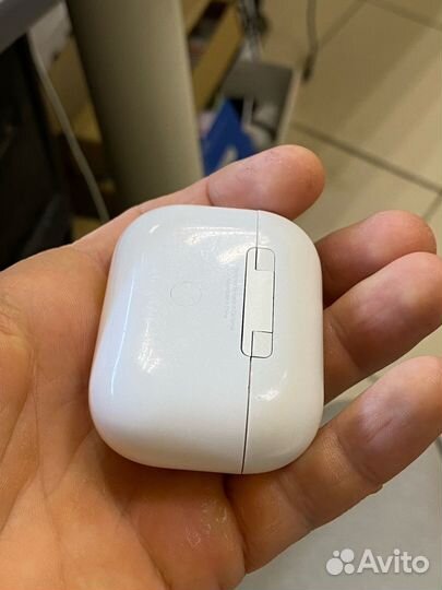 Кейс Apple AirPods Pro