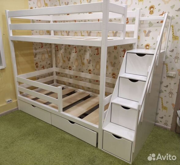 Кровать двухъярусная с лестницей комодом