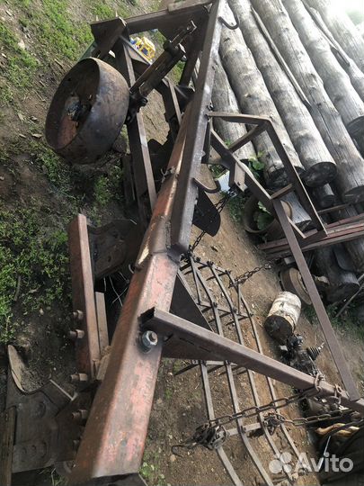 Плуг трехкорпусный