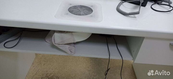 Маникюрный стол с вытяжкой бу