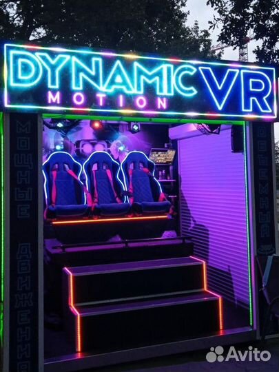 Оператор аттракциона VR