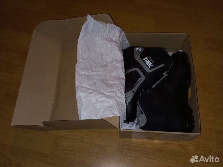 Лыжные ботинки новые размер 45 крепления nnn