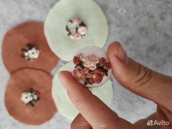 Резинки для волос ручной работы с вышивкой цветы