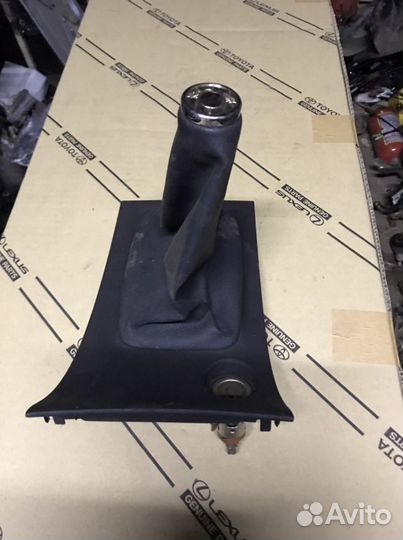 Консоль Toyota Corolla E120 2001-2007