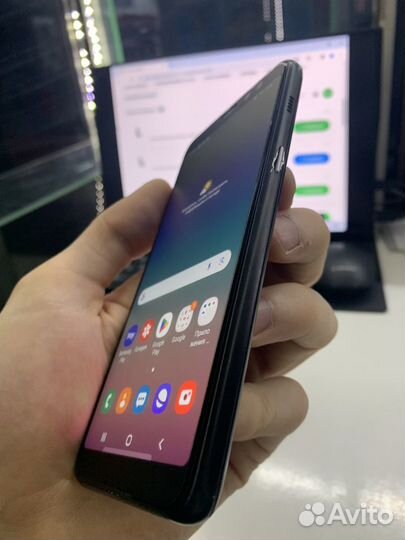 Samsung Galaxy A8 (2018), 4/32 ГБ