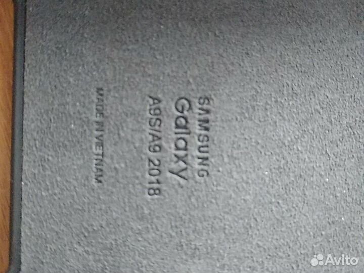 Чехол и зарядка на телефон