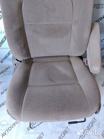 Сиденье Kia Carnival 1