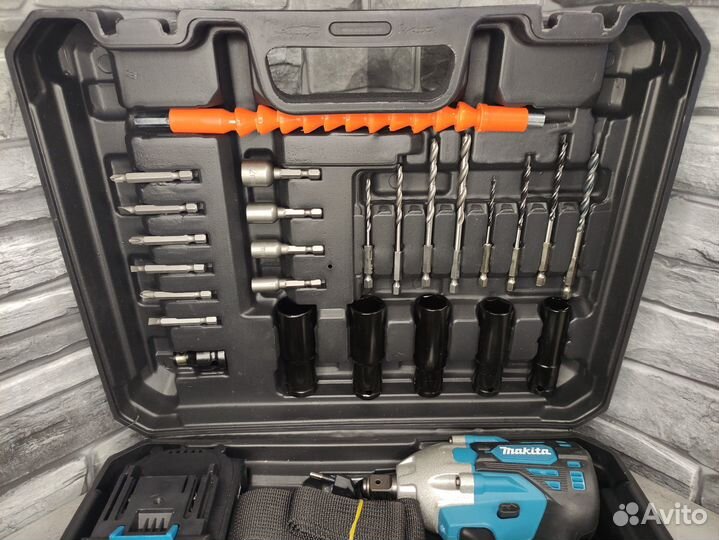 Гайковерт Makita аккумуляторный с оснасткой