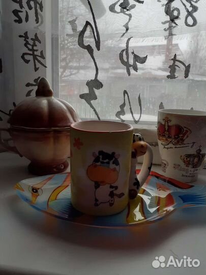 Конфетница,чашки,тарелка для сервировки