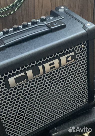 Комбоусилитель гитарный roland cube-10GX