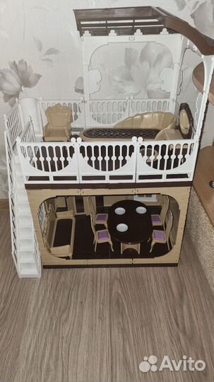 Кукольный домик с мебелью