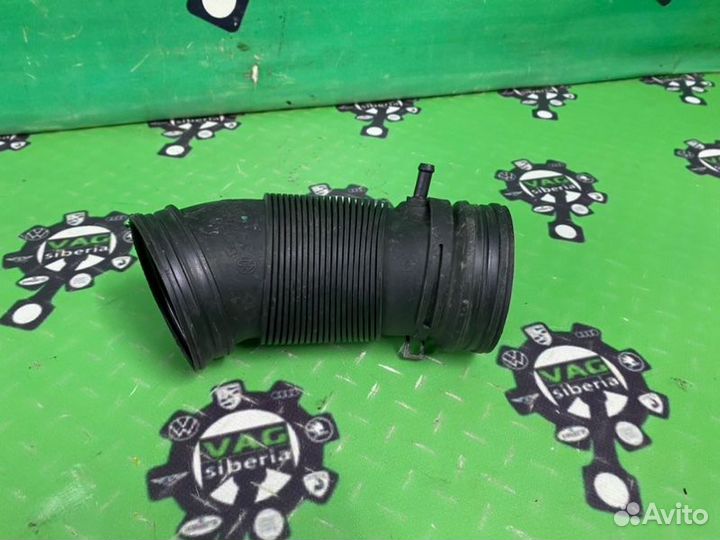 Патрубок воздушного фильтра Volkswagen Passat B6