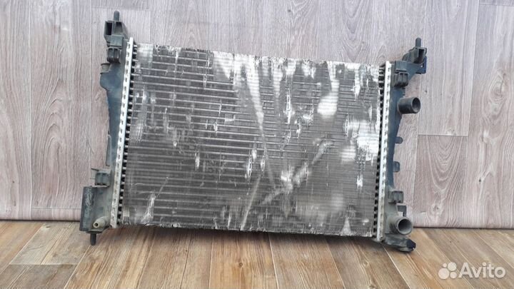 Радиатор охлаждения Opel Corsa D 2008