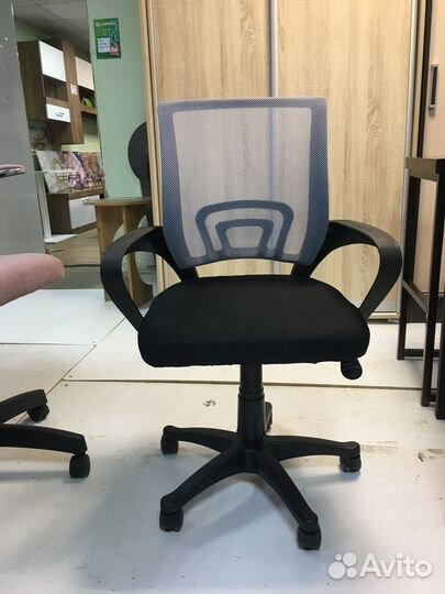 Офисное кресло