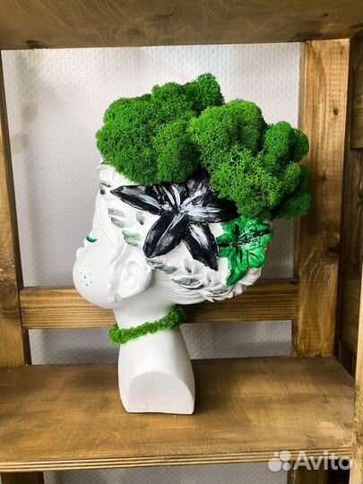 Статуэтка со мхом