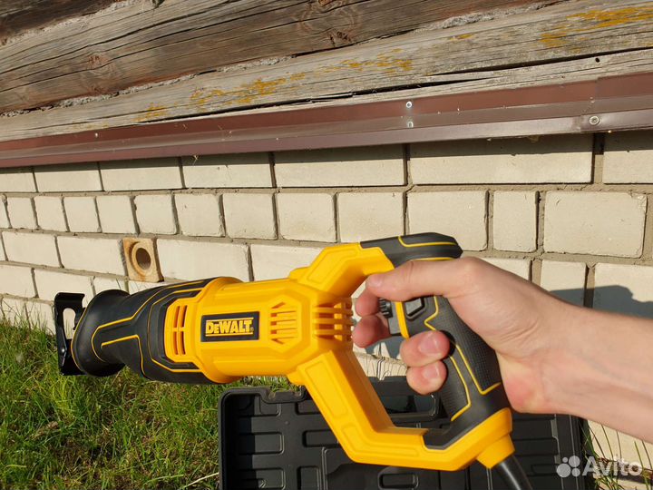 Сабельная пила dewalt