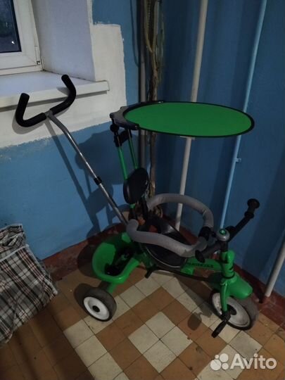 Детский трехколесный велосипед с ручкой