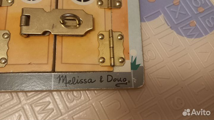 Бизиборд Melissa doug с замочками