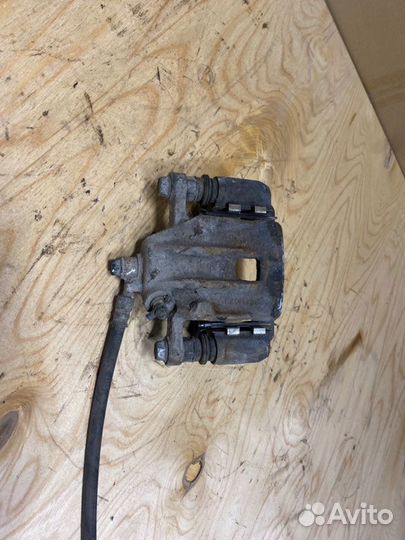 Суппорт тормозной задний правый Hyundai Tucson 1