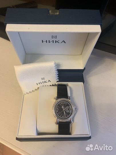 Серебряные часы ника с цирконием