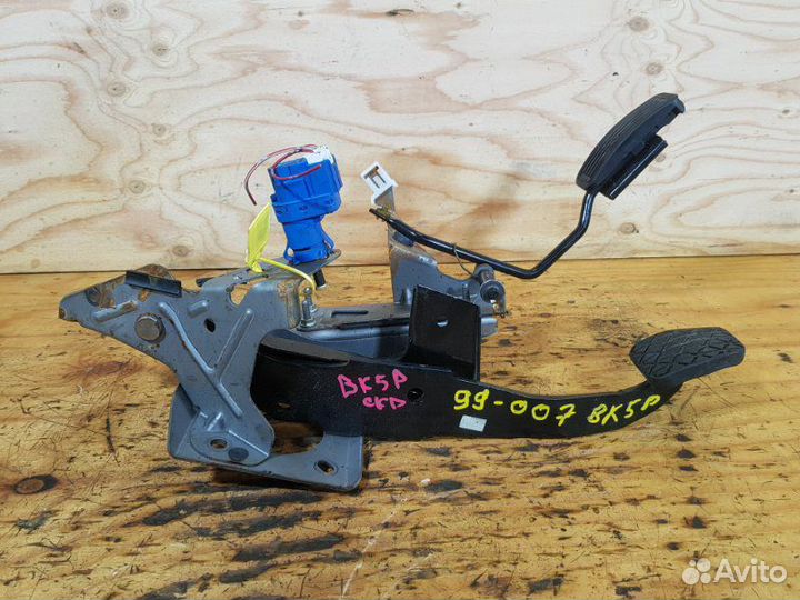 Датчик положения педали тормоза Mazda Axela BK5P