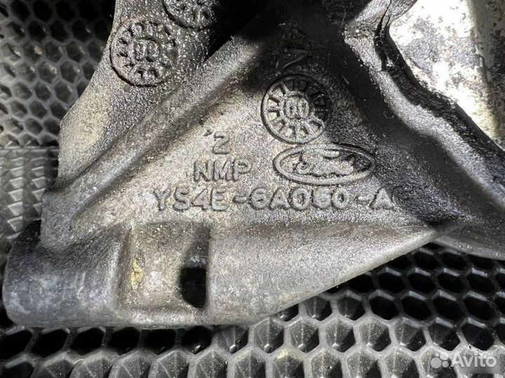 Кронштейн опоры двигателя правый Ford Focus