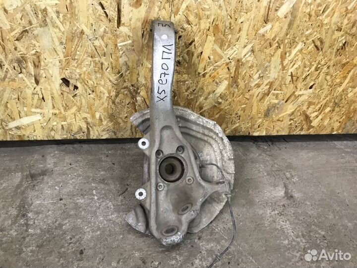 Цапфа передняя левая Bmw X5 E70 универсал 4.8 2008