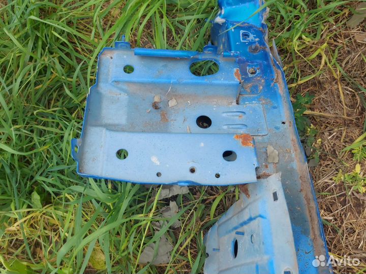 Лонжерон Рено