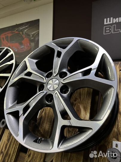 Khomen Wheels 7x17/5x114,3 ET37 D66,5 KHW1702