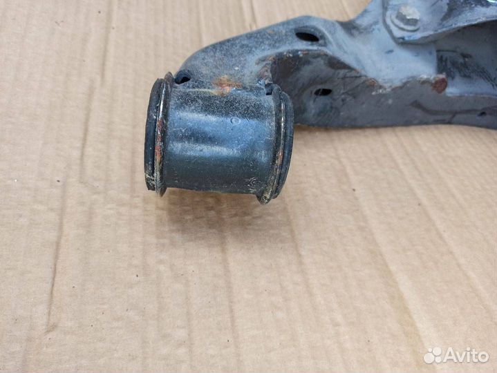 Рычаг передний правый верхний Mercedes-Benz