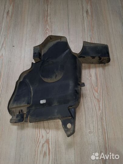 Пыльник двигателя Renault kaptur Прав