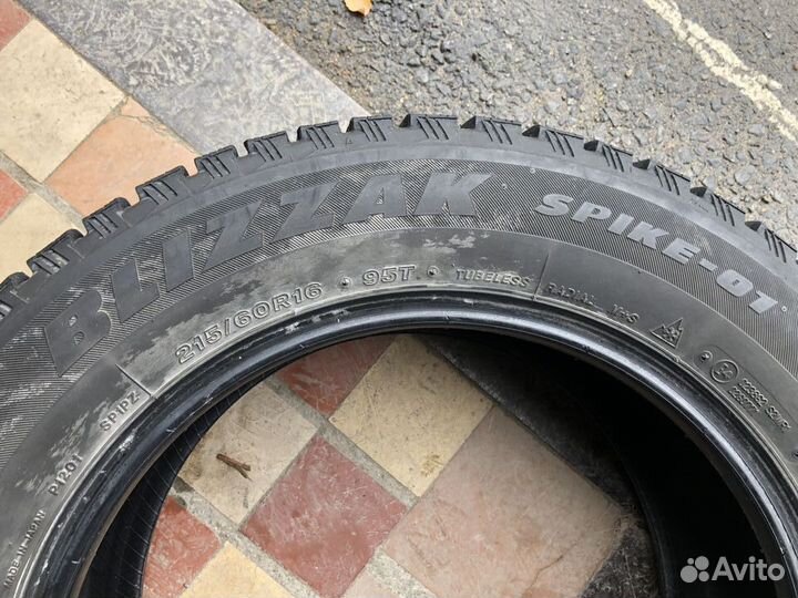 Bridgestone Blizzak Spike-01 215/60 R16