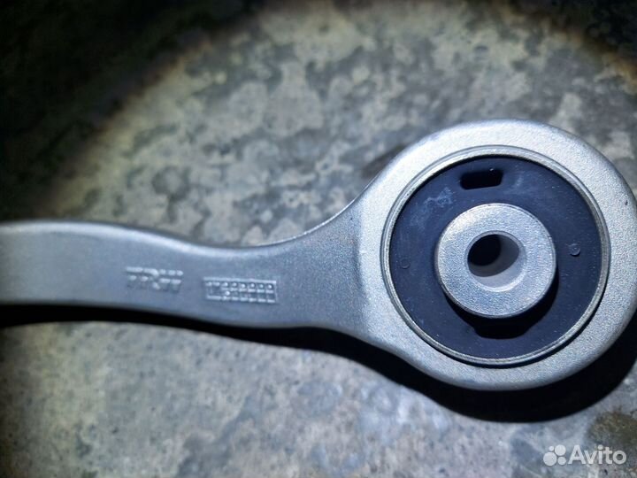 Рычаги правые передние верхние на ауди А6 С6