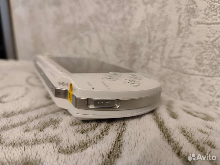 Sony PSP 1008 Fat белая 32 гб/30 лучших игр