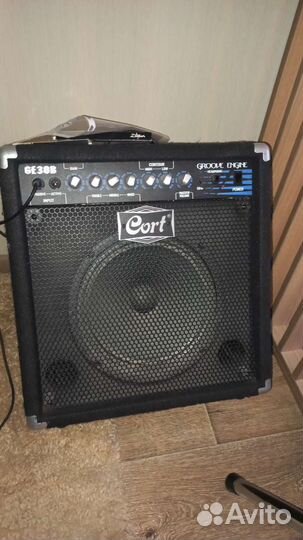 Басовый комбоусилитель