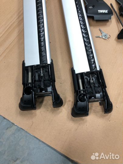 Багажник на рейлинги thule
