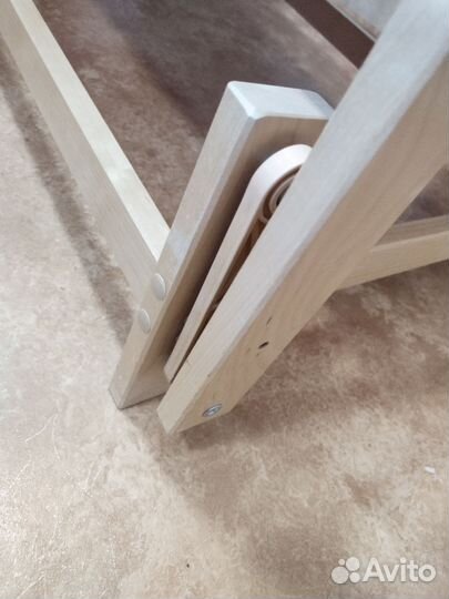 Детская кроватка с маятником и матрасом