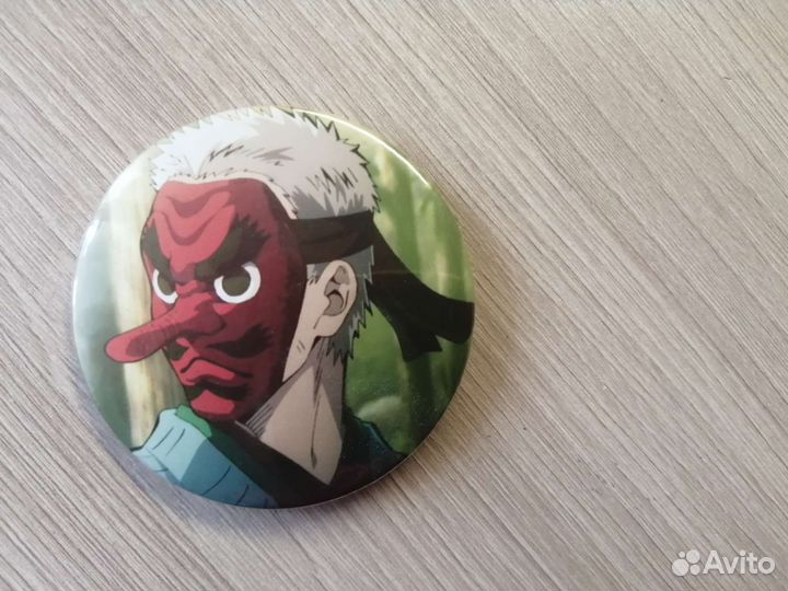 Аниме значки и брелки